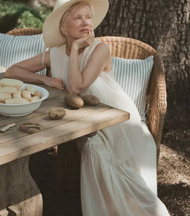 FOTO Nostalgija je bila ključ: Ovo je namještaj koji potpisuje glumica Pamela Anderson