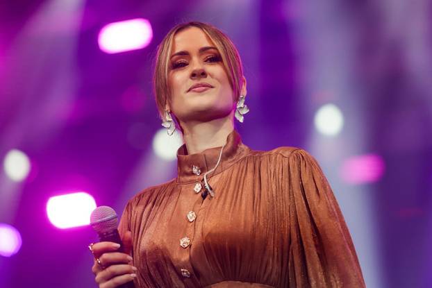 Zagreb: U Areni Zagreb održan koncert "Progledaj srcem"