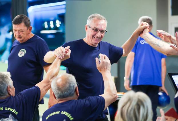 Zagreb: Druženje umirovljenika u Bowlingu Clubu 