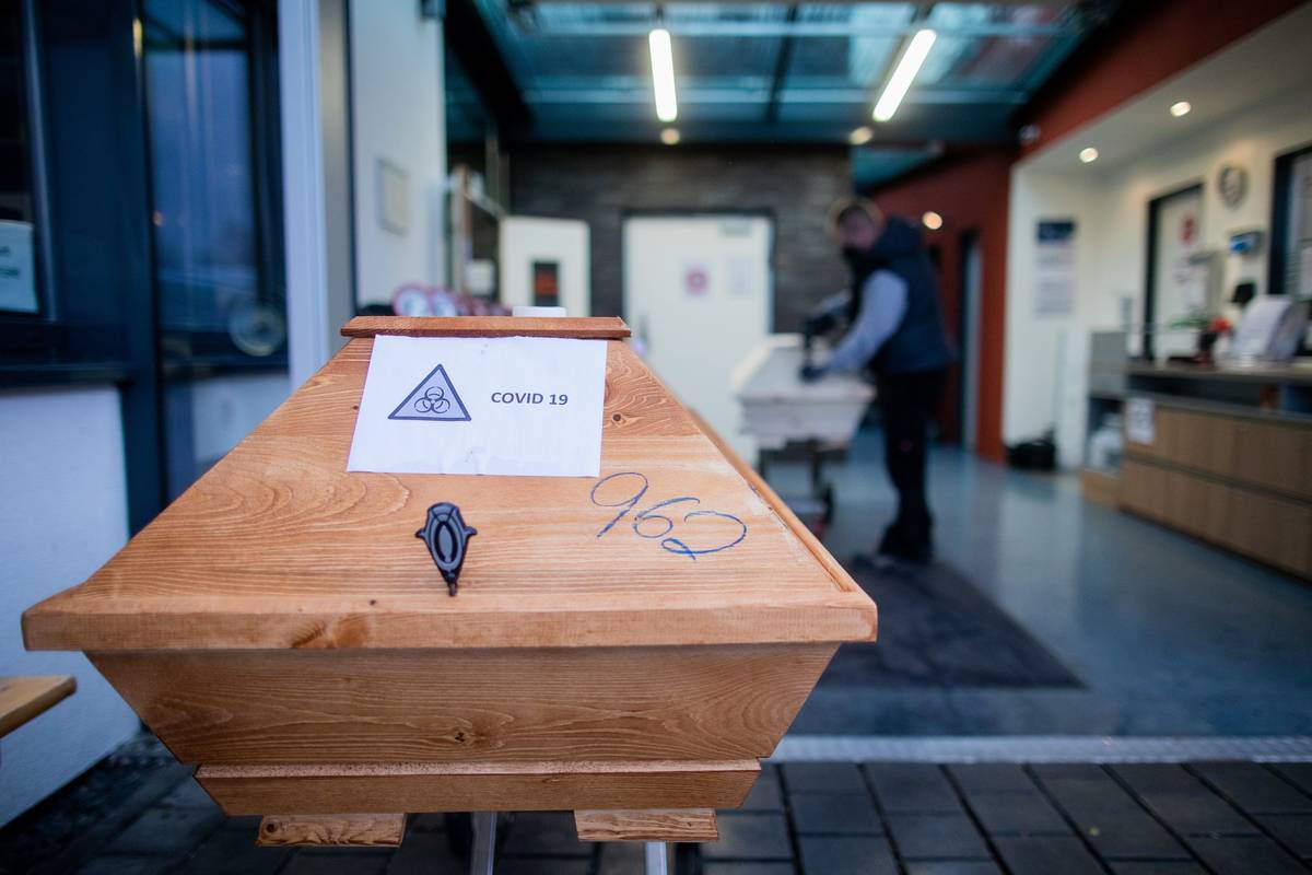 Pogrebi u doba korone: Smrt je postala spektakl, teško nam je prihvatiti novi način ispraćaja...