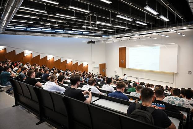 Zagreb: Obilazak Fakulteta strojarstva i brodogradnje