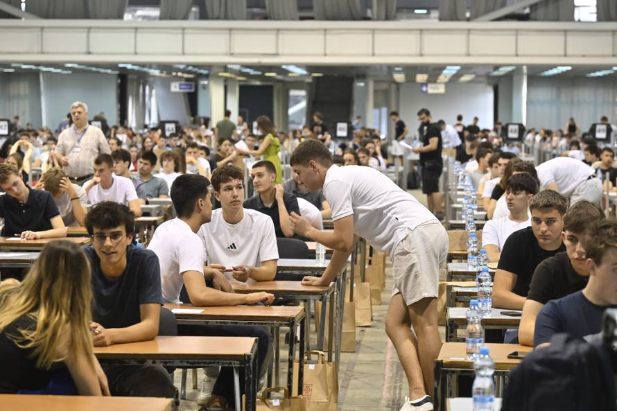 Na Beogradskom sajmu počeo je prijemni ispit za brucoše na fakultetima Sveučilišta u Beogradu