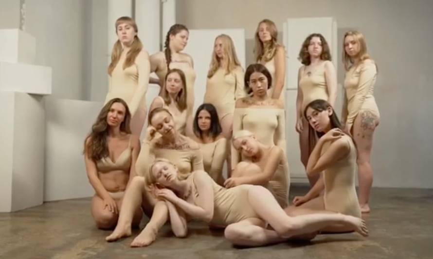 Ruskinje se aknama i celulitom bore protiv standarda ljepote