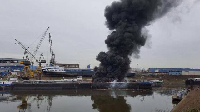 Eksplozija na tankeru: Poginula su dva radnika, jedan nestao