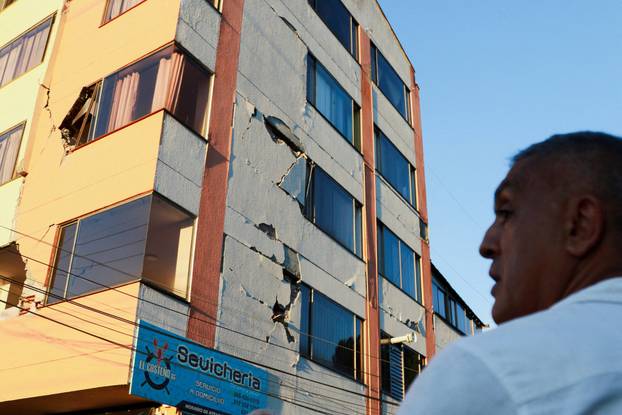 Aftermath of Colombia earthquake, in Manizales