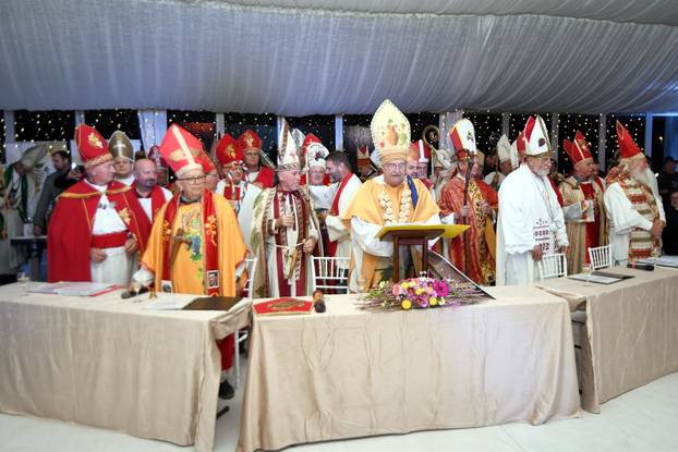 Križevci: Krštenje vina okupilo je 50-ak biskupa Svetih Martina iz cijele Hrvatske