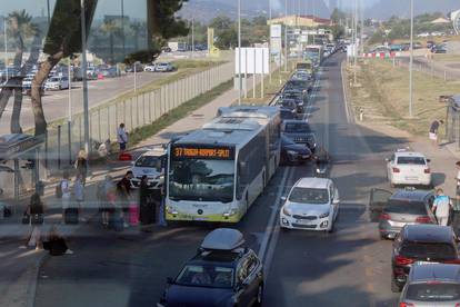 FOTO Partijaneri stižu u Split na Ultru! Gužva je u zračnoj luci...