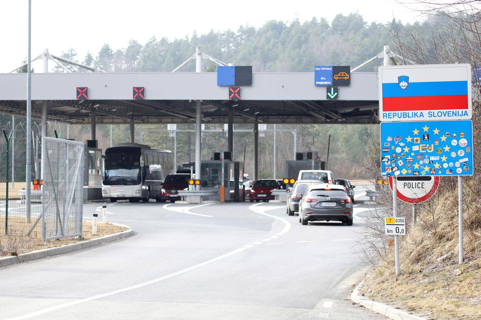 Pregledan autobus s učenicima iz Omiša, zdravi su i pušteni