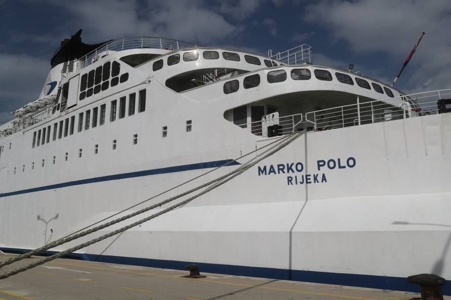 Split: Jadrolinijin brod Marko Polo na vezu u splitskoj luci