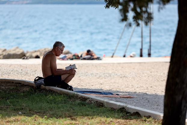 Sunčanje na rivi u Zadru
