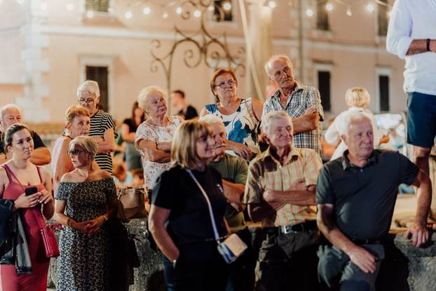 FOTO Vižinada ponovno slavila okuse tradicije: Moglo se kušati 215 kolača na 28. Slatkoj Istri