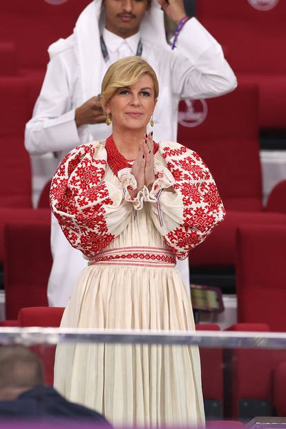 FOTO Kolinda u narodnoj nošnji s tribina navija za Vatrene