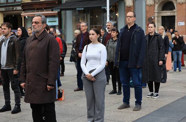 Zagreb : Na Trgu bana Josipa Jelačića, održao se kratak i snažan performans posvećen borbi protiv obiteljskog i rodno uvjetovanog nasilja