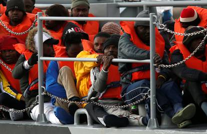 Brod sa 62 migranta pristao na Malti nakon 11 dana na moru