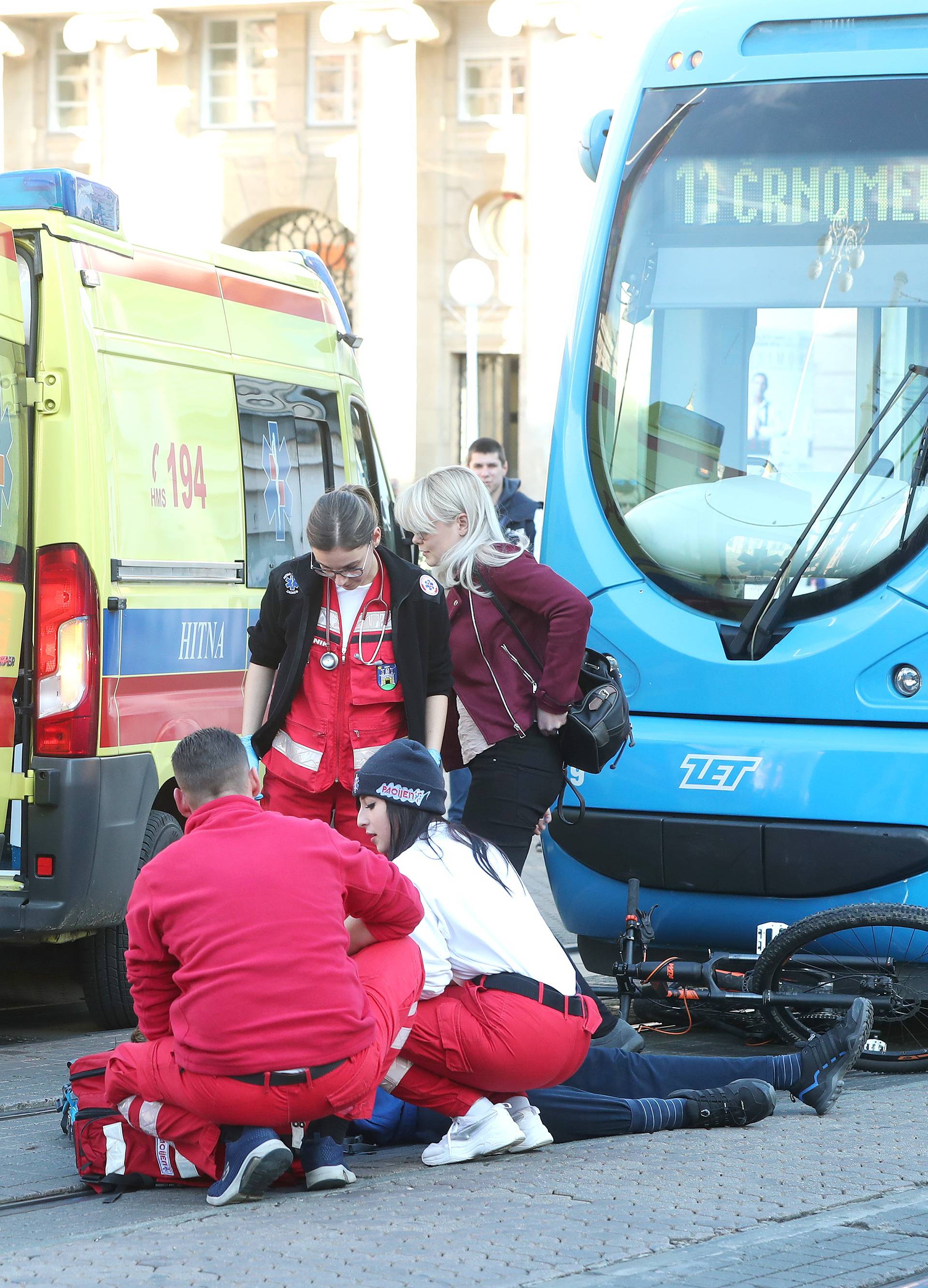 Zagreb: Dječaka na biciklu udario tramvaj