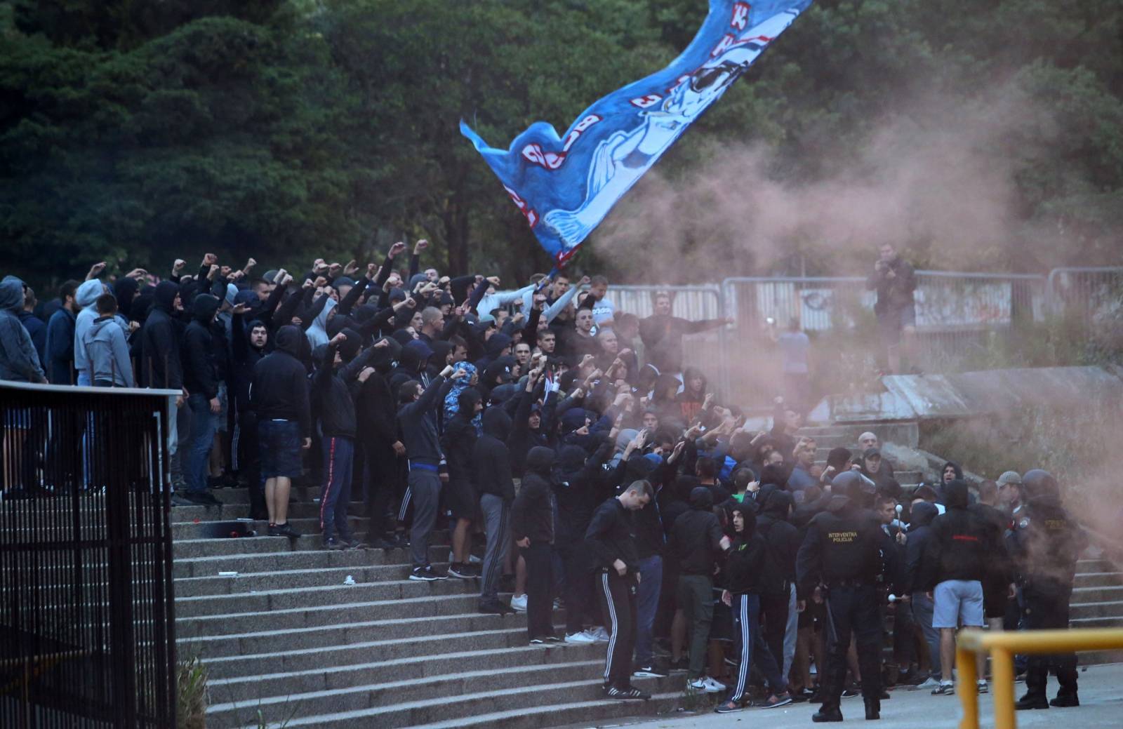 Torcida iza sjeverne tribine došla pružiti podršku Hajduku