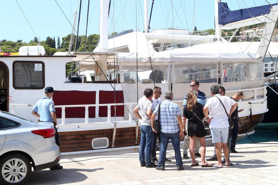 Hvar: Dječak se još oporavlja od trovanja plinom na jedrenjaku