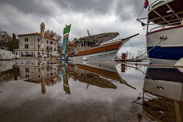 Refleksije grada nakon kiše