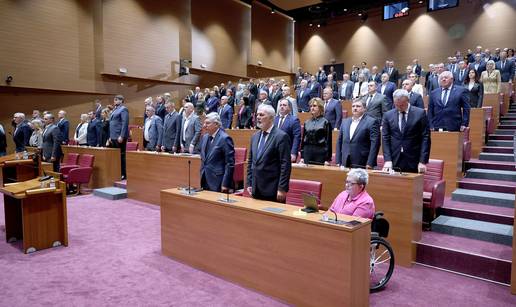 FOTO Saborski zastupnici minutom šutnje odali počast Radovanu Dobroniću