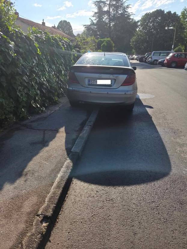 FOTO Bravo majstore, nije ti tu parking! Evo kako se parkira u Hrvatskoj, neke nije ni sram...