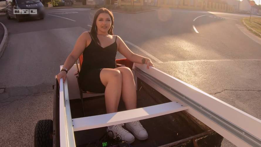 'Ljubav je na selu': Dejan je htio da svi spavaju u istom krevetu, Valentinu provozao na traktoru