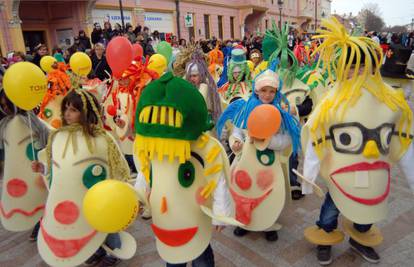 Rijeka: Na karneval stiglo 110 grupa sa 9000 maškara 
