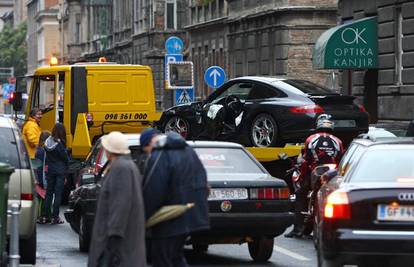 Zagreb: U Porsche star tek šest dana zabio se kombi
