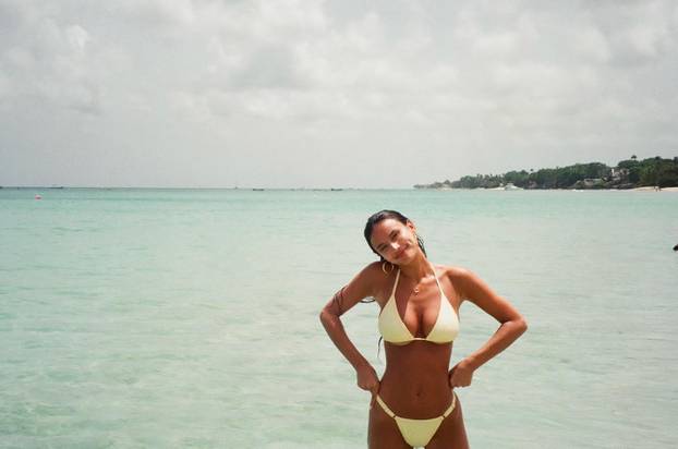 Šuškalo se da joj dečko spava sa zvijezdom platforme za odrasle. Objavom ušutkala sve tračeve