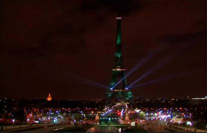 Piramide u Egiptu i Eiffel u Francuskoj osvijetljeni zeleno
