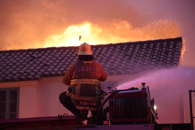 100 FOTOGRAFIJA UŽASA Ovo su vatrogasci snimili u paklu LA-a!