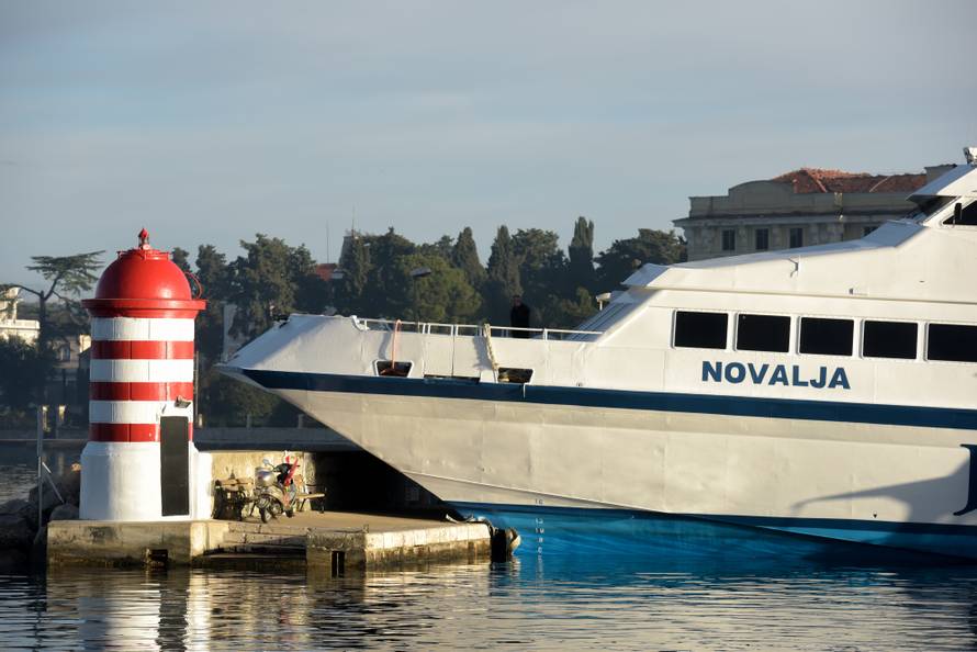 U Zadru se nasukao katamaran Novalja