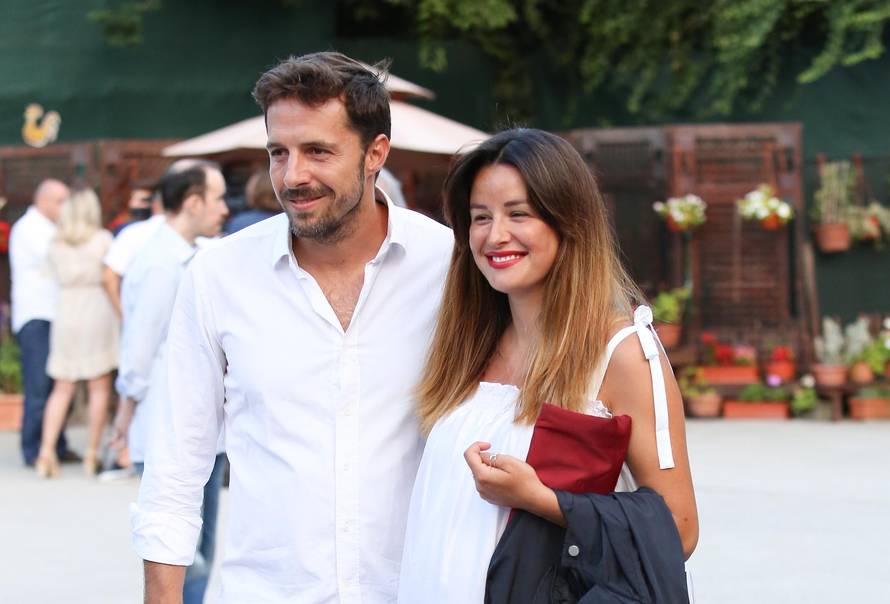 Zagreb: Filip JuriÄiÄ s trudnom zaruÄnicom Nikom Dogan na premijeri GriÄke vjeÅ¡tice