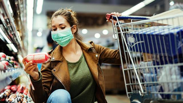 Young,Woman,Wearing,Protective,Mask,And,Buying,Food,In,Grocery