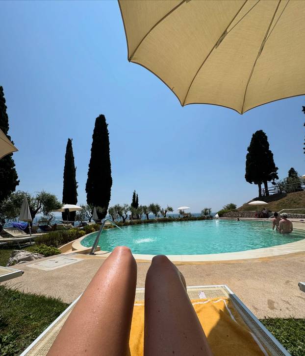 FOTO Napravila gaf uživo koji je obišao Europu. Atraktivna TV voditeljica ljubi Kovačeva šefa