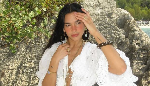 FOTO Opa! Dua Lipa pokazala je zavidnu figuru: Fanovi u deliriju