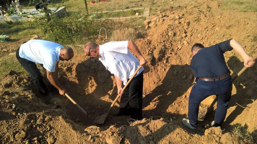 Obitelj morala sama iskapati raku: 'Psa sam bolje ukopao'