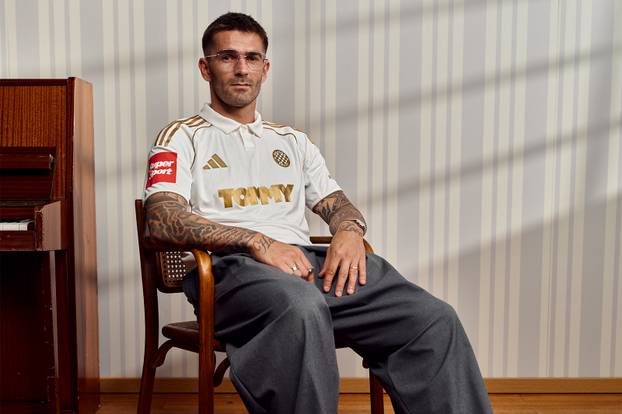 FOTO Hajduk je predstavio treći dres. Slavi 100 godina operete