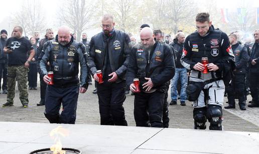 FOTO Motoristi u Sisku odali počast poginulim braniteljima