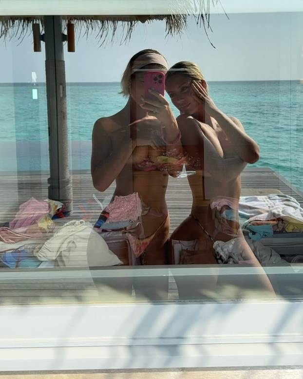 FOTO Zovu je francuskom seks bombom. Ljetuje i u Hrvatskoj. A tek da vidite sestru blizanku
