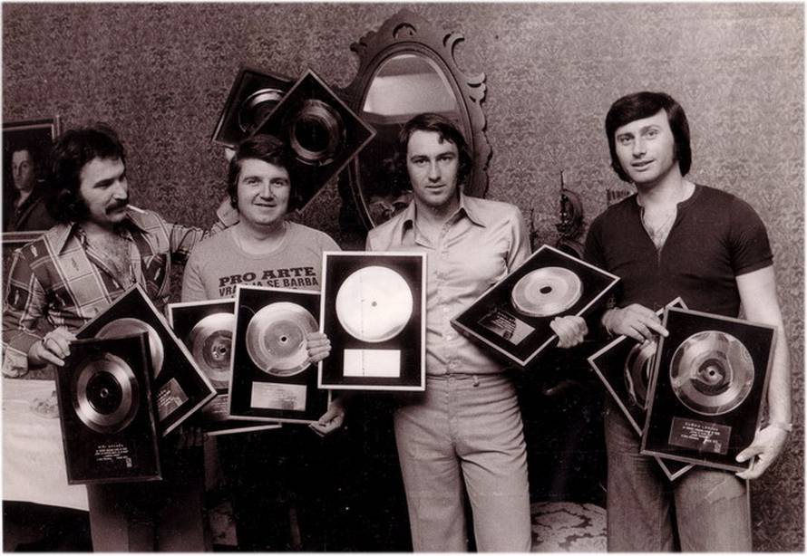 Rastrgali su ga: Mišo Kovač dolare bacao po hotelskoj sobi