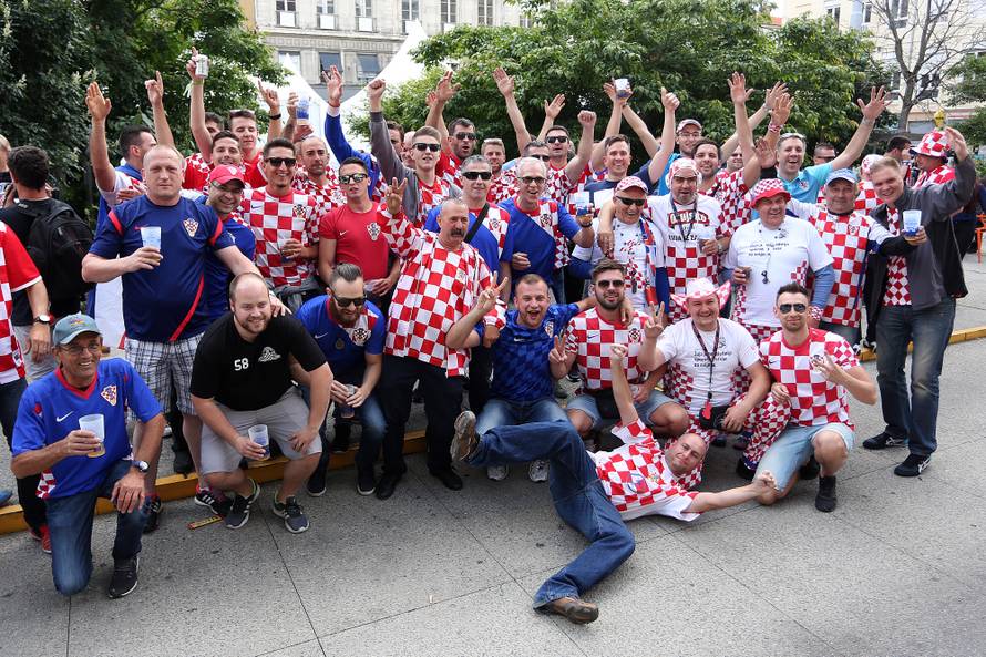 Galerija navijača u Francuskoj: Kockice okupirale St. Etienne