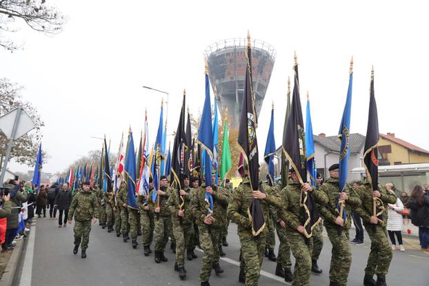 Vukovar: Kolona sjećanja prolazi pored Vodotornja