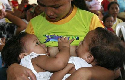 Filipini: 10.000 majki oborilo rekord u dojenju