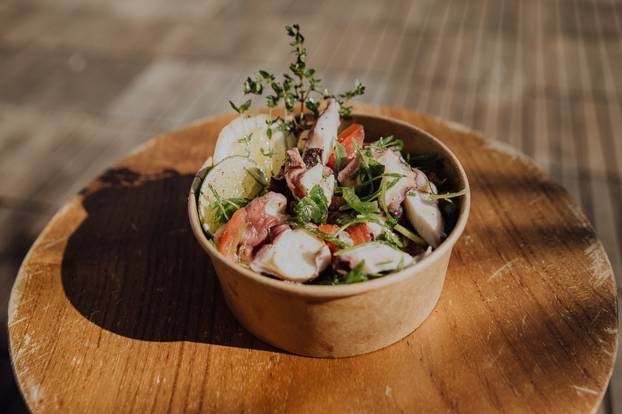 Fuliranje Jungle otvorilo svoja vrata: Uživajte u klopi, glazbi, dobrom pivu i ukusnim vinima