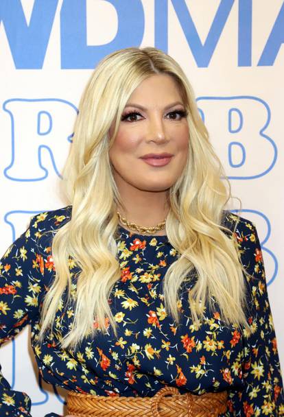 FOTO Tori Spelling prvi put išla 'pod nož' sa 16 godina: Kroz karijeru često šokirala izgledom