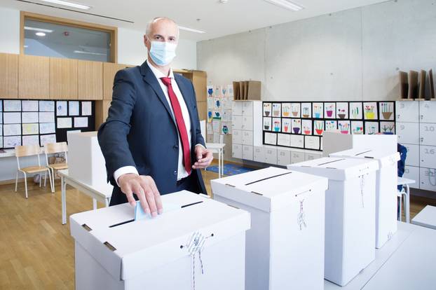 Split: Ivica Puljak sa suprugom Marijanom glasovao na lokalnim izborima