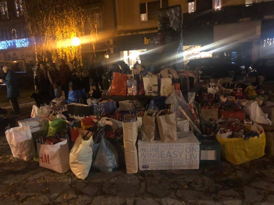 Mališanima u Glini ipak stižu darovi, prikupili ih dobri ljudi