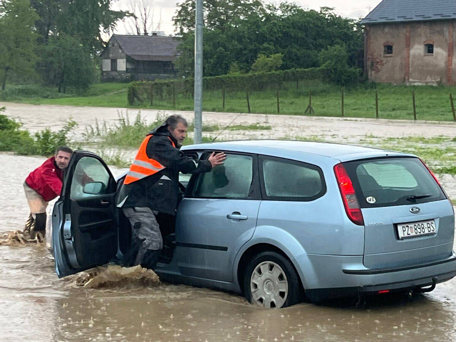 VIDEO Katastrofa u Čačincima, vrtić i klub potopljeni: Kaotično je, tek treba vidjeti svu štetu