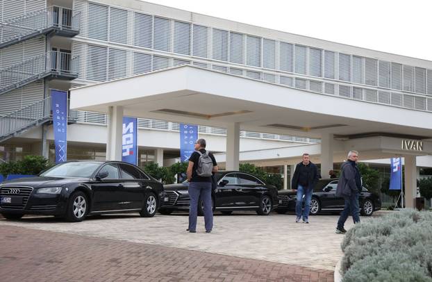 Pogledajte vozni park HDZ-ovaca: Šeks i ekipa stigli u Šibenik na stranački sabor