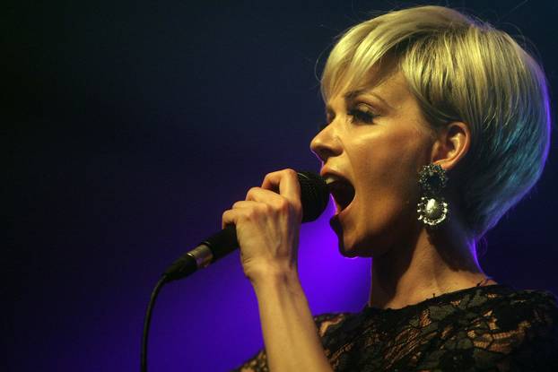Zapreši?: Jelena Rozga na RujanFestu nastupila s kratkom perikom